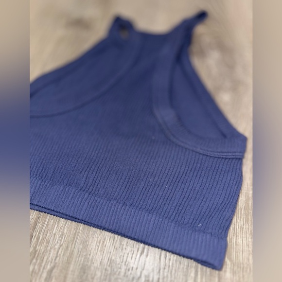 Women’s Athletic Top- Offline by Aerie Size Small - Picture 4 of 4